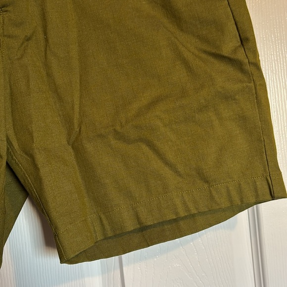 lululemon athletica Olive Green Men's Flat Front Shorts - Picture 4 of 9